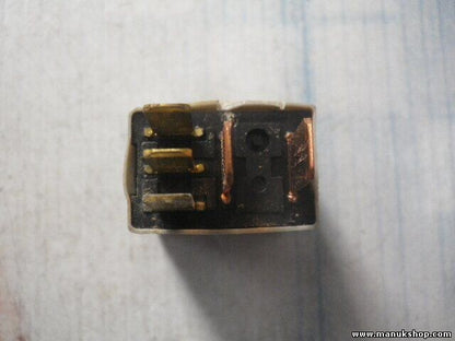 Relais Hyundai Kia Rio 952252D000 95225-2D000 95225 2D000 DC12V2010A OMRON FJDH