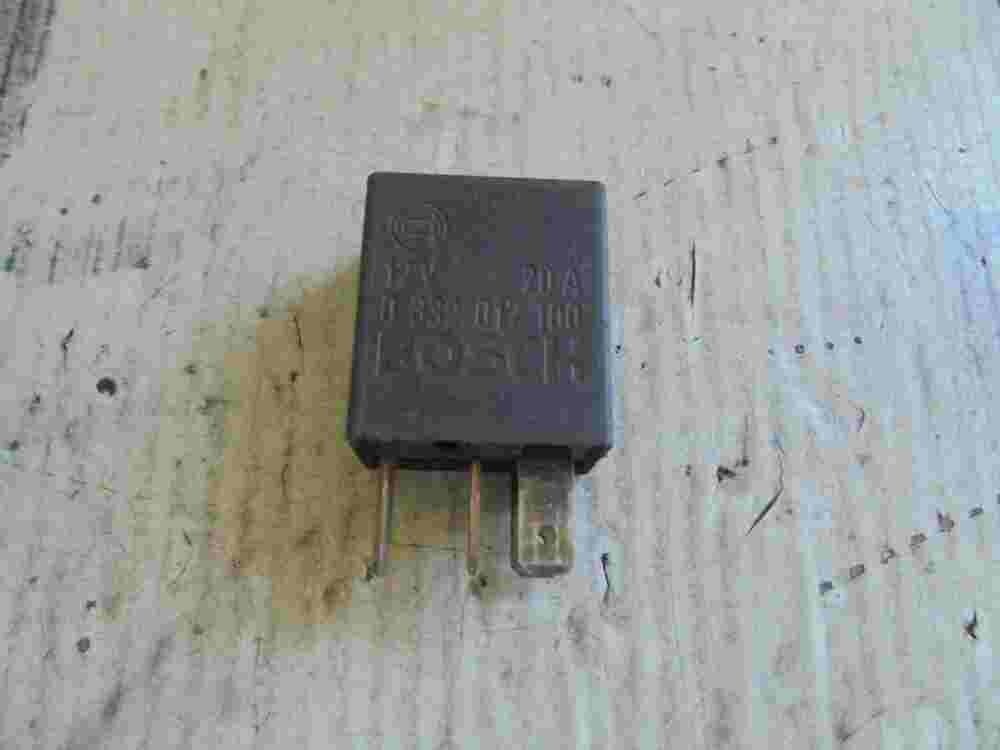 Relais Opel Omega BOSCH 0332017100 0 332 017 100