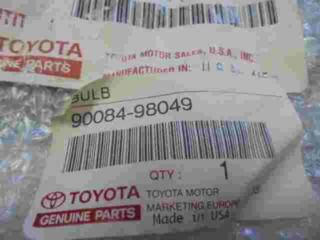 Bulb / Toyota Harrier Tacoma Lexus ES300 RX300 9008498049 90084-98049