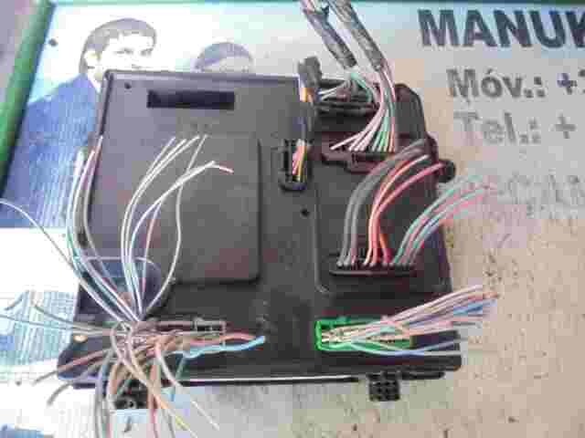 Sicherungskasten Renault Megane BCM X95 284B17882R Continental S180098101D