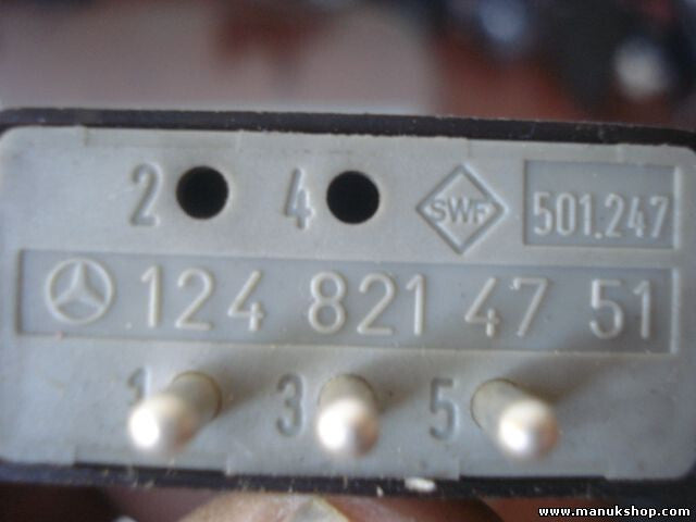 Schalter Kopfstützen Mercedes-Benz W124 1248214751 124 821 47 51