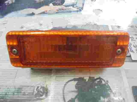 Blinker vorne rechts Terrano II R20 Maverick T2  12V 21W D 6R01472 E9 010033 E9