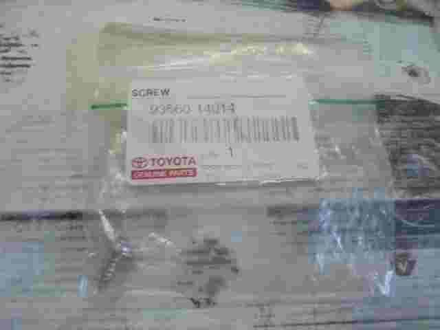 Screw  Toyota Avensis II 9356014014 93560-14014
