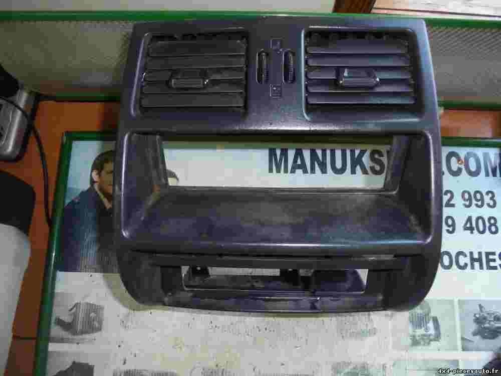 Mittelkonsole  Nissan Terrano Ford Maverick 682607F020  687500F000 682607F0A6