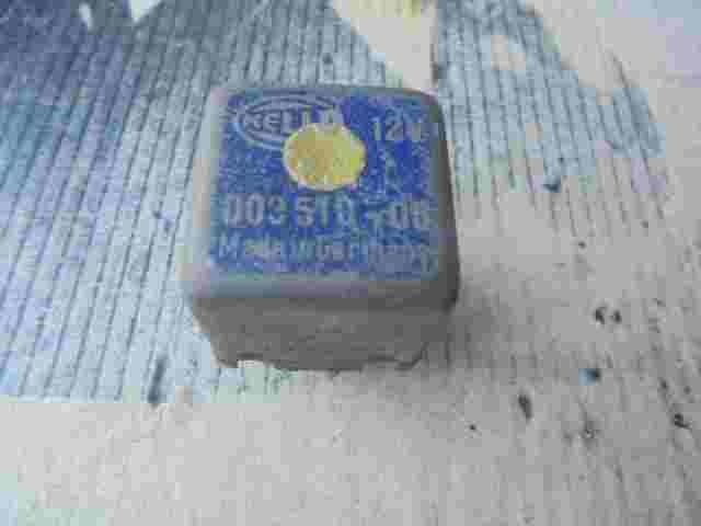 Relais  BMW E21 E30 E12 E28 E24 E23 61311372537 61.31-1372 537 HELLA 00351005