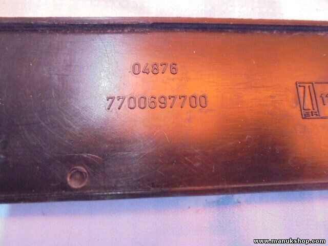 Emblem Logo RENAULT 4 7700697700 06976