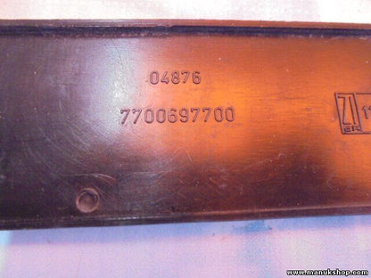 Emblem Logo RENAULT 4 7700697700 06976