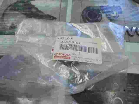 Plug Hole  Toyota Camry (V20) Caldina Carina Dyna  9095001641  90950-01641