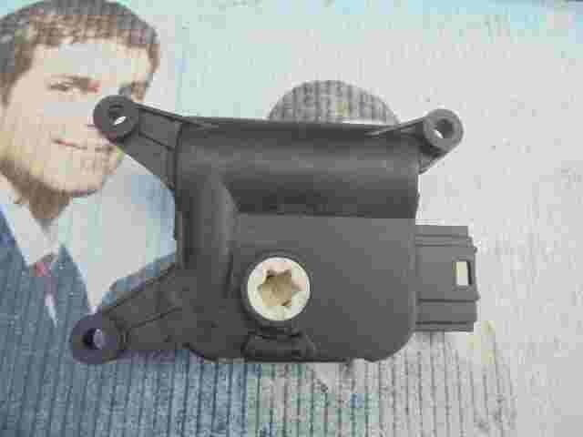Stellmotor Heizung Mercedes-Benz Vito Viano W639 BOSCH 0132801335 31080701 B7534