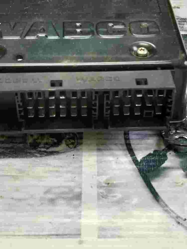 Steuergerät ABS Nissan Atleon 4460043330 ABS-E 24V 4S/3M Wabco 115 43/03 009203