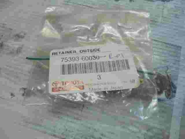 Retainer Outside / Toyota Land Cruiser 120 / 150 Prado 7539360030 75393-60030