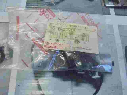 Stopper Windshield  Lexus IS Toyota Celica Mark II Corolla 120 5611522010 56115
