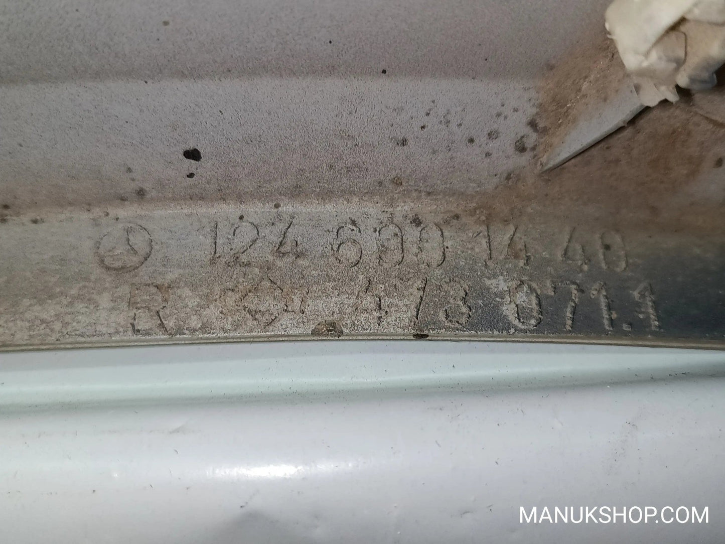 Leiste Zierleiste Kotflügel rechts   Mercedes-Benz W124 1246901440 124 690 14 40