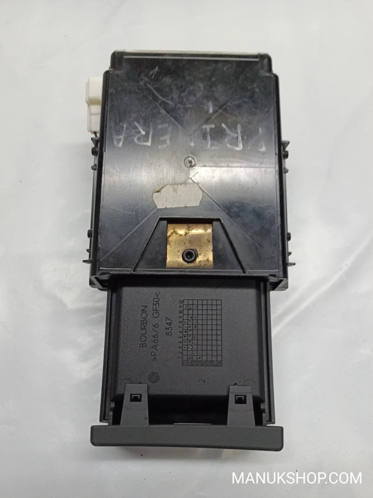 Aschenbecher Nissan Primera P12 8345