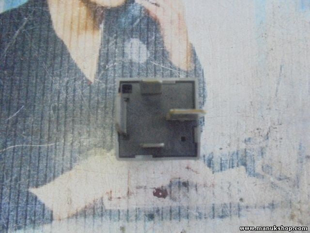 Batterie Trennrelais Mercedes-Benz Sprinter A0025422619 HELLA 4RA00779307