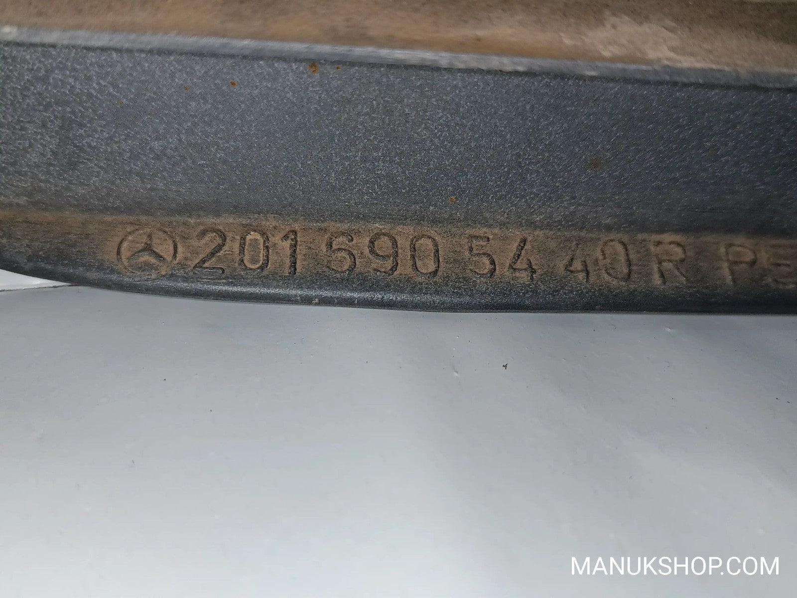 Leiste Zierleiste Kotflügel rechts Mercedes-Benz W201 2016905440 201 690 54 40