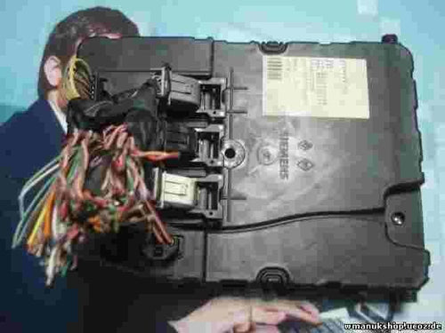 Sicherungskasten Renault Megane UCH X84 N2-INT 8200305575 8200280937 S118400200I