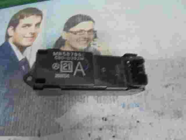 Fensterheber schalter Mitsubishi L200 MR587955 MR 587955 C8D-D392M 2597D1