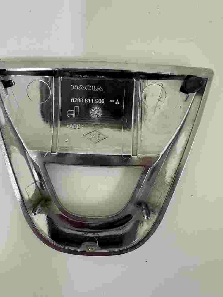 Emblem Logo hinten  Dacia Logan Sandero 2004-2017 8200811906A