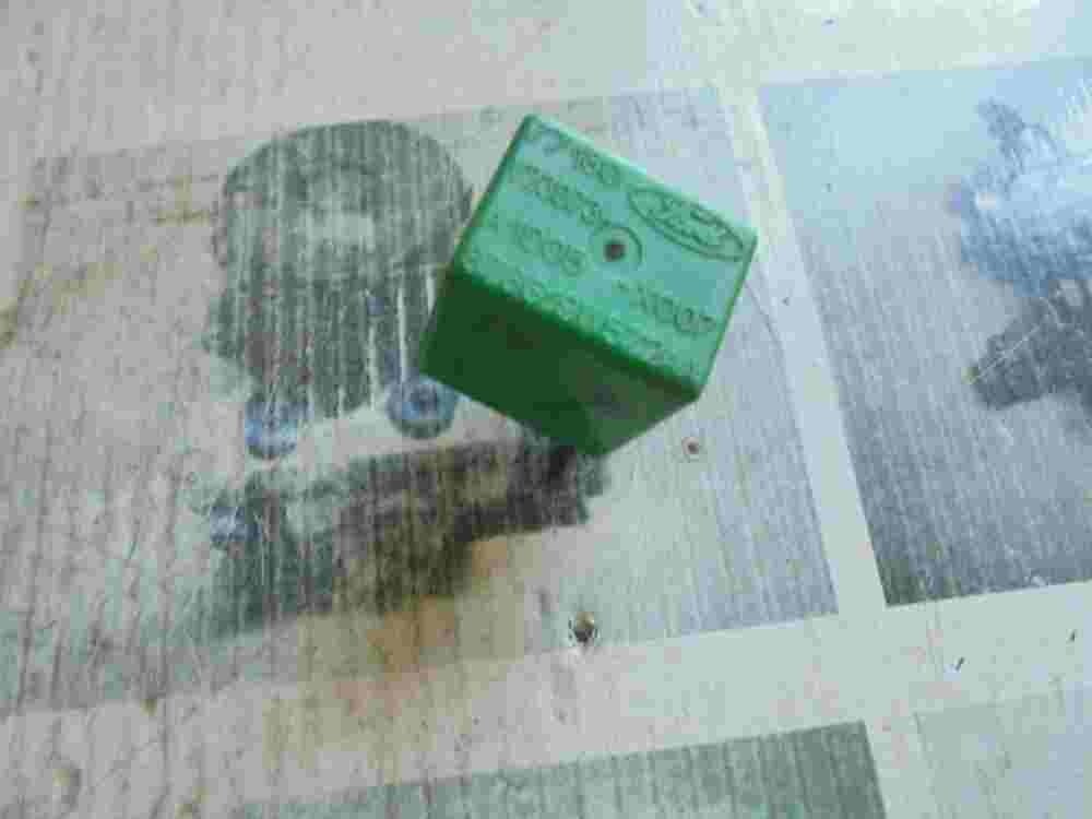 Relais Ford Scorpio 87GG19W572AA V23073-A1005-X007