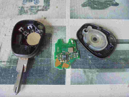 Funkfernbedienung Schlüssel Gehäuse Renault Megane Laguna Clio II S108627BN0