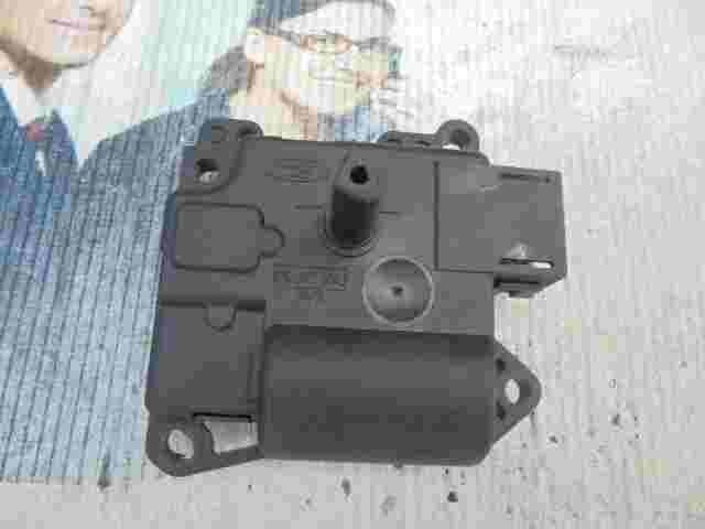 Stellmotor Heizung Ford Focus XS4H19E616AD XS4H-19E616-AD XS4H19E616