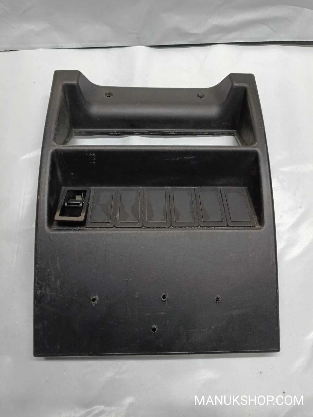 Mittelkonsole Nissan Atleon, 682519X000 68251 9X000