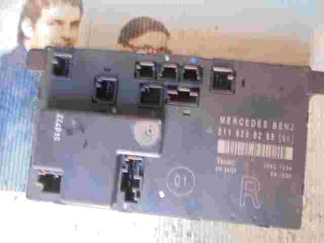 Türsteuergerät Mercedes-Benz E Class W211 2118208285 Q1 (00) (R) TEMIC 0040 1304