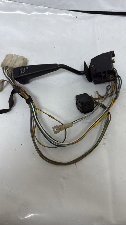 Warnblinkrelais BMW 3 E36 61311367001 61.31-1 367 001 4DB00375027 TBB73 DOT