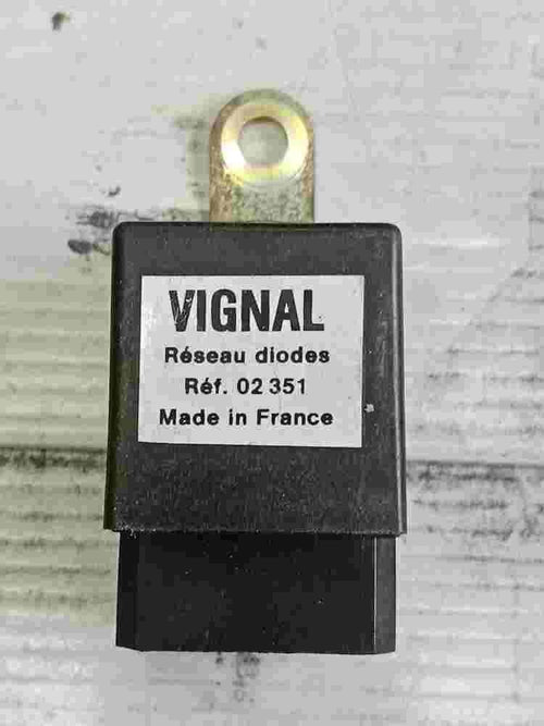 Relais Renault Midliner S140 Reseau diodes Vignal ref. 02351 02 351