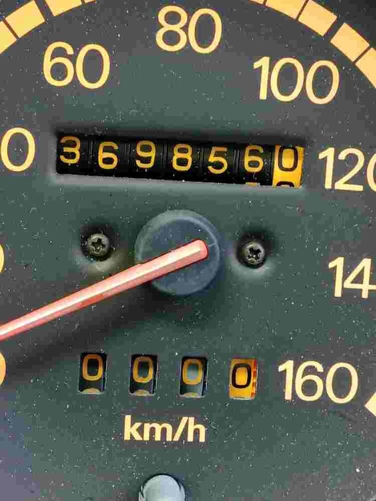 Tachometer  Mitsubishi Pajero Montero Yazaki Meter MB281077 MB 281077 750191381