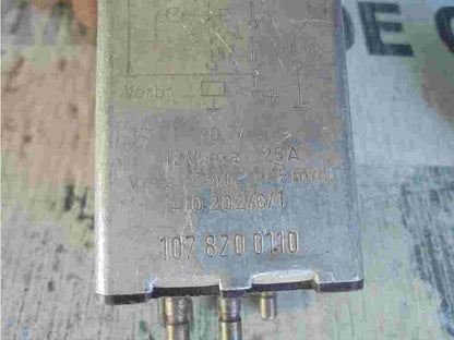 Relais Mercedes-Benz W123 1078200110 107 820 0110 41020261 max 25A 12V