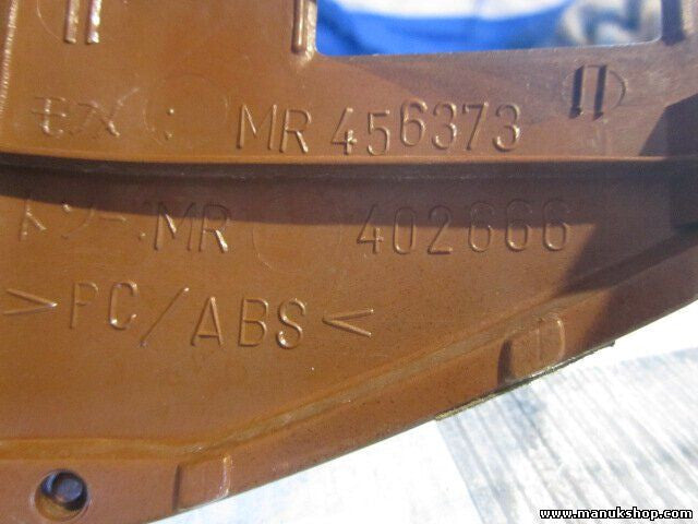 Mittelkonsole Mitsubishi Pajero MR456373 MR.456.373 MR402666 MR 402 666