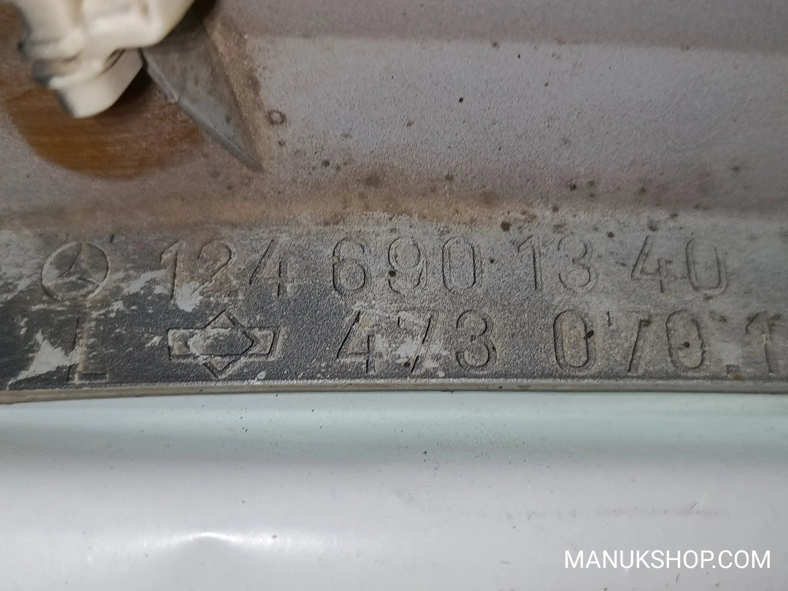 Leiste Zierleiste Kotflügel links  Mercedes-Benz W124 1246901340 124 690 13 40