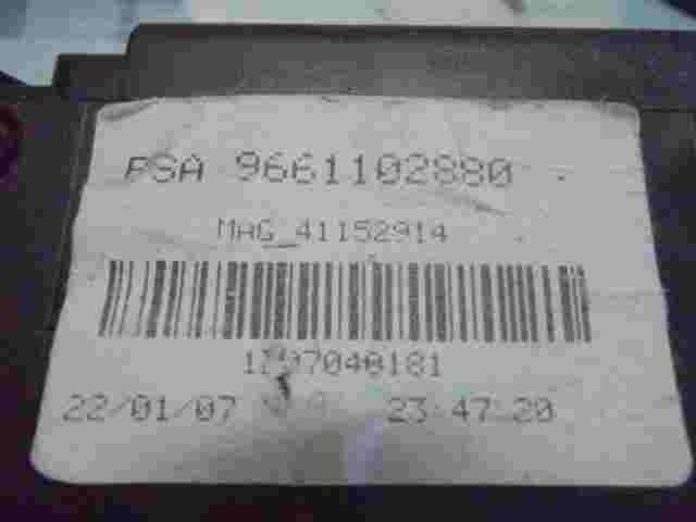 Antennenverstärker Peugeot 407 307 Citroen C6 9661102880 MAG 41152914