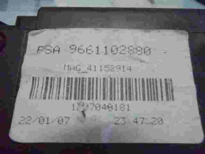 Antennenverstärker Peugeot 407 307 Citroen C6 9661102880 MAG 41152914