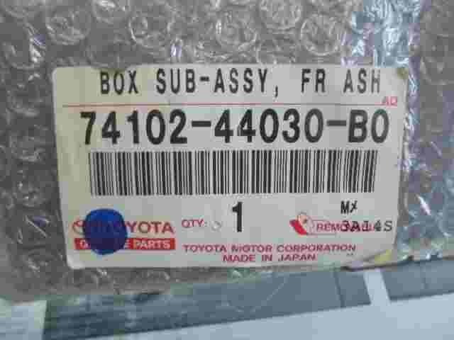 Aschenbecher Toyota Avensis Ipsum 7410244030B0 74102-44030-B0