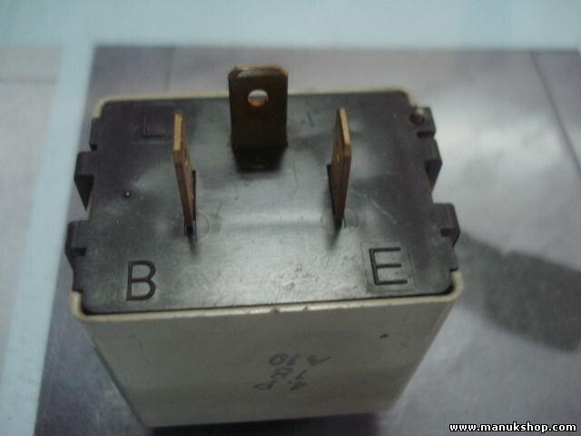 Relais Alarmanlage Mitsubishi Pajero L200 3000 GT 12V MB894074 0689001630