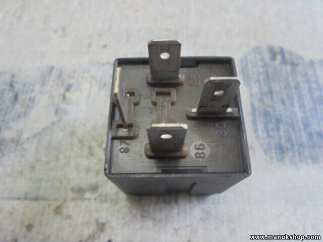 Relais  Iveco 2991712 698.11