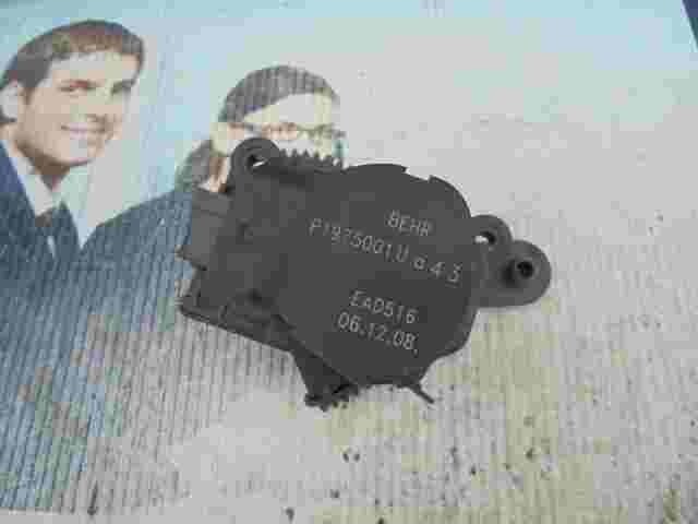 Stellmotor Heizung  Peugeot 3008 Citroen C5 P1975001U BEHR EAD516