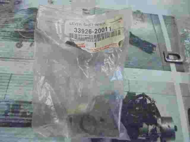 Lever Shift Inner  Toyota Auris Corolla Avensis 3392620011 33926-20011