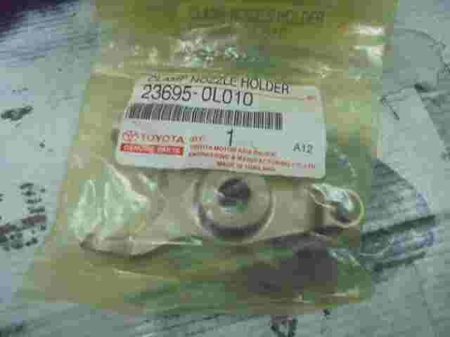 Clamp Nozzle Holder Toyota Land Cruiser 120 Prado 236950L010 23695-0L010