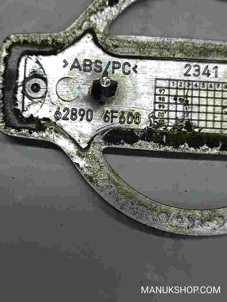 Emblem  Nissan 100NX 6589061Y00 65890-61Y00