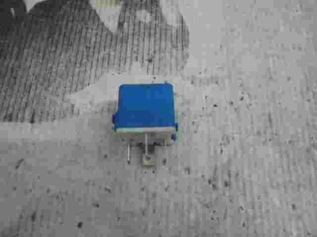 Relais Mercedes-Benz A W168 A0025422519 A 002 542 25 19 HELLA 4RA94001088