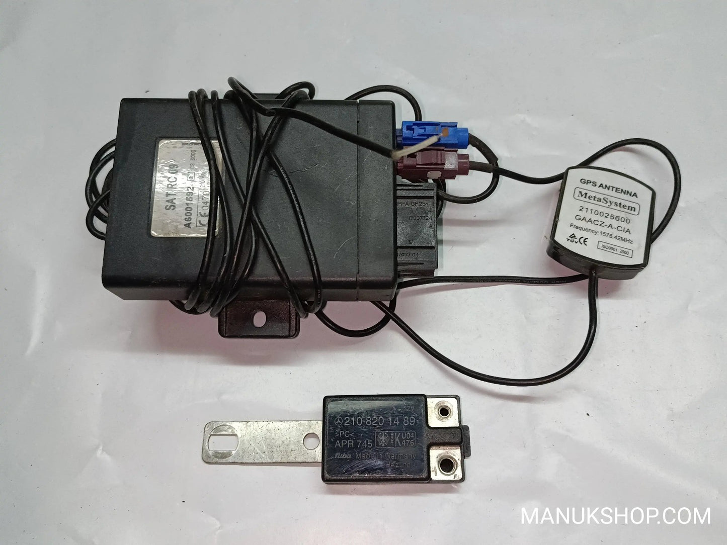 Satelliten TV-Receiver Mercedes-Benz  SATRC09  A6001592 5030467902 2110025600