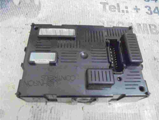 BCM Sicherungskasten Renault Clio III 8200652287B BCM L2K9 28118127-42AV12.10