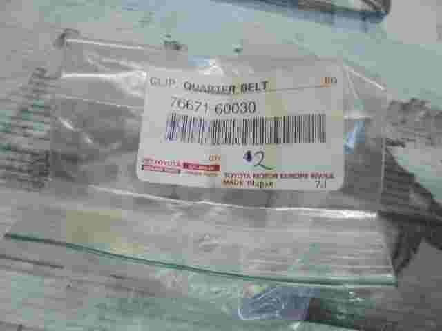 Clip Quarter Belt / Toyota Land Cruiser Prado Lexus GX470 7667160030 76671-60030