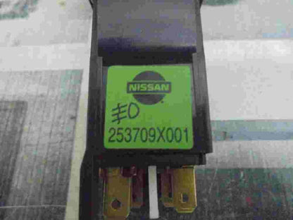 Nebelscheinwerfer Schalter Nissan Atleon 253709X001