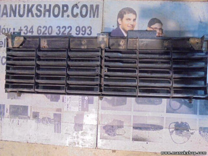 Frontgrill Grill Kühlergrill Mitsubishi Pajero Montero 1987 MB383527-30