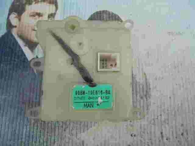 Stellmotor Heizung Ford Mondeo 98BW19E616BA 98BW-19E616-BA D7NEE 046A04102